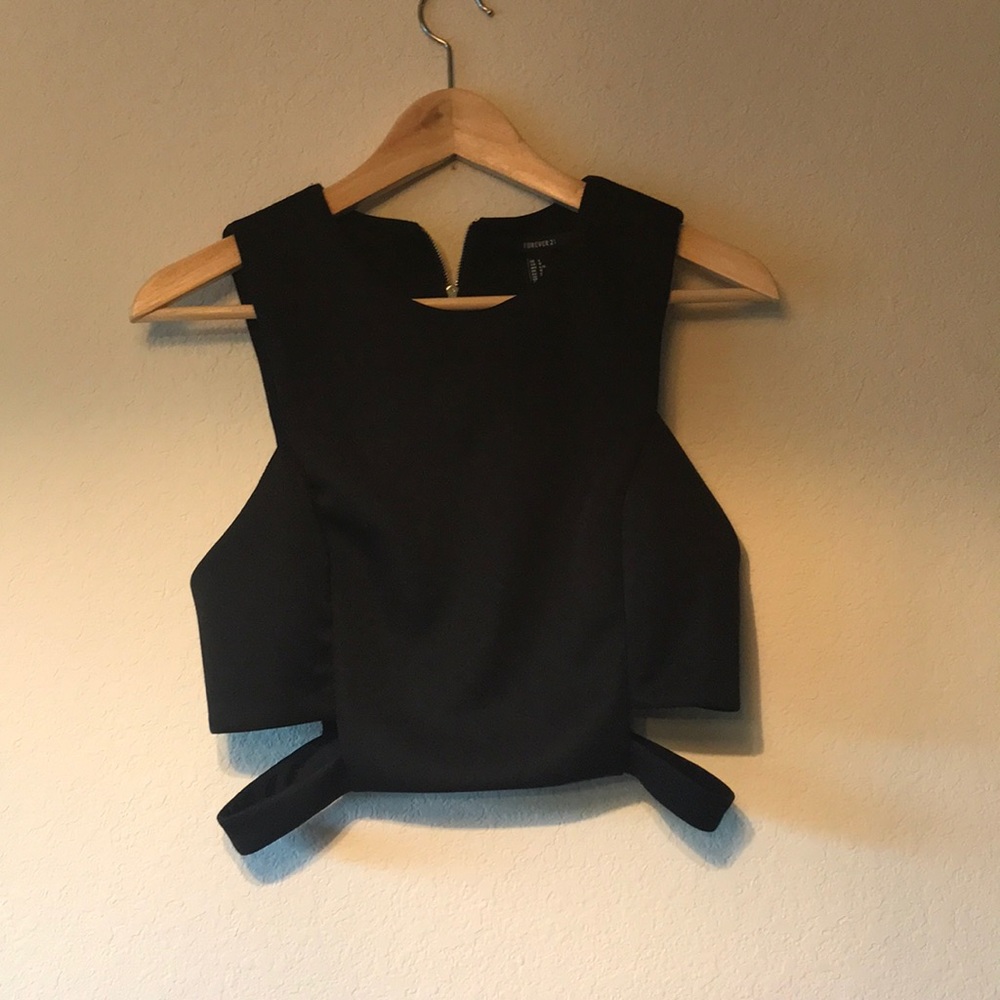 BLACK CUT OUT CROP TOP